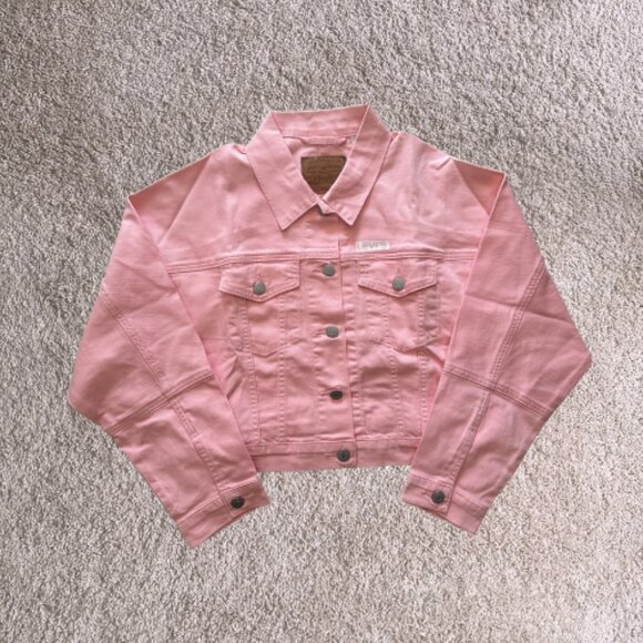 🧥 **Top: Levi’s Pink Denim Jacket** - Picture 3 of 14